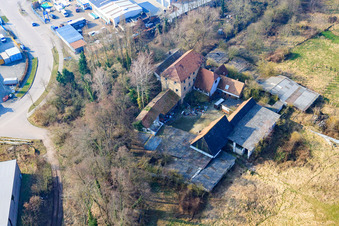 Vue d'oiseau de Barthelsmühle à le quartier Minderslachen in Kandel dans le département Rhénanie-Palatinat, Allemagne