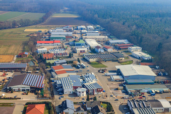 Photographie aérienne de Zone industrielle de Am Gäxwald vue de l'ouest à Herxheim bei Landau dans le département Rhénanie-Palatinat, Allemagne