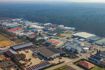 Vue aérienne de Richard Eichenlaub Magasin de légumes et centre équestre Eichenlaub à Herxheim bei Landau dans le département Rhénanie-Palatinat, Allemagne