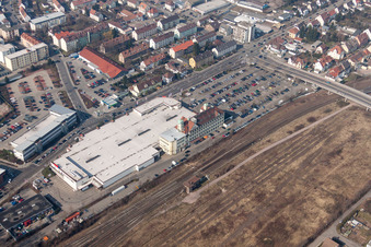 Vue aérienne de Centre commercial réel,- SB-Warenhaus GmbH dans le quartier de Queichheim à Landau in der Pfalz dans le département Rhénanie-Palatinat, Allemagne