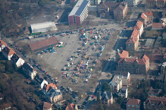 Vue aérienne de Place du marché, mise en place du défilé du carnaval à Landau in der Pfalz dans le département Rhénanie-Palatinat, Allemagne