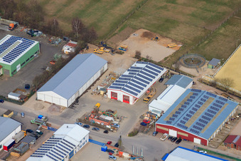 Vue oblique de Parc industriel de Gäxwald avec emballage transparent Weber GmbH, REGAB GmbH génie civil et Feinwerk précision et technique de mesure GmbH & Co. KG à Herxheim bei Landau dans le département Rhénanie-Palatinat, Allemagne