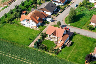 Dans le Rappengärten à Steinweiler dans le département Rhénanie-Palatinat, Allemagne vue du ciel