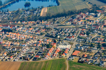 Vue aérienne de Rue Sepp-Herberger à le quartier Sondernheim in Germersheim dans le département Rhénanie-Palatinat, Allemagne