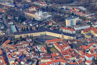 Vue aérienne de Klosterstraße Au (ancien) Stengelkaserne à Germersheim dans le département Rhénanie-Palatinat, Allemagne