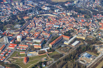 Vue aérienne de Parc municipal Fronte Lamotte, Germersheim, Luitpoldplatz et Tournuser-Platz à Germersheim dans le département Rhénanie-Palatinat, Allemagne