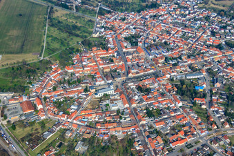 Vue aérienne de Place du Marché, Thüngenstraße et Sötenstr à Philippsburg dans le département Bade-Wurtemberg, Allemagne