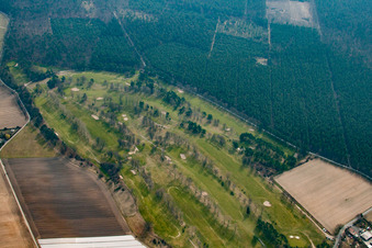 Vue aérienne de Terrain de golf Rheintal GmbH dans les dunes d'Oftersheim à le quartier Hardtwaldsiedlung in Oftersheim dans le département Bade-Wurtemberg, Allemagne