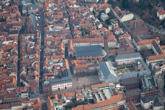 Vue aérienne de Église jésuite dans le vieux centre-ville à le quartier Kernaltstadt in Heidelberg dans le département Bade-Wurtemberg, Allemagne