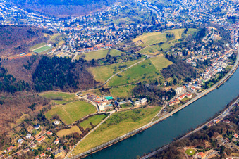 Vue aérienne de Abbaye bénédictine de Neubourg au-dessus du Neckar à le quartier Ziegelhausen in Heidelberg dans le département Bade-Wurtemberg, Allemagne