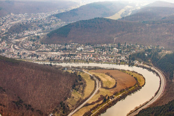 Vue aérienne de Coude du Neckar à Neckargemünd dans le département Bade-Wurtemberg, Allemagne