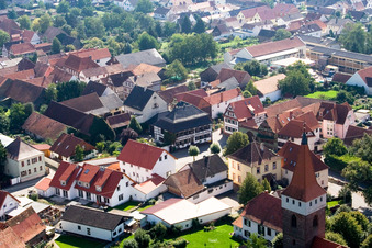 Vue aérienne de Place communautaire à Minfeld dans le département Rhénanie-Palatinat, Allemagne