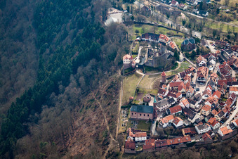 Vue aérienne de Château forteresse et église à le quartier Dilsberg in Neckargemünd dans le département Bade-Wurtemberg, Allemagne