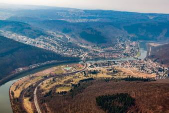 Vue aérienne de Du nord-est à Neckargemünd dans le département Bade-Wurtemberg, Allemagne