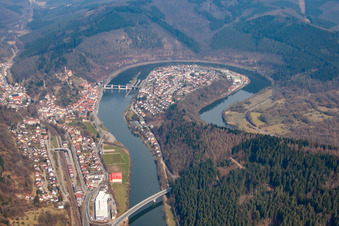 Vue aérienne de Dans la boucle du Neckar à le quartier Ersheim in Hirschhorn dans le département Hesse, Allemagne