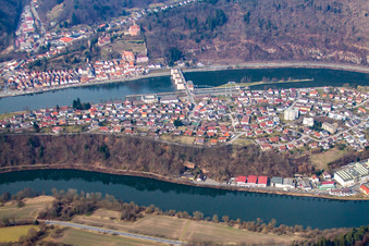 Vue oblique de Dans la boucle du Neckar à le quartier Ersheim in Hirschhorn dans le département Hesse, Allemagne