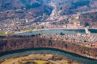 Vue oblique de Dans la boucle du Neckar à le quartier Ersheim in Hirschhorn dans le département Hesse, Allemagne