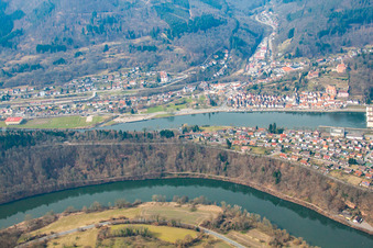 Dans la boucle du Neckar à le quartier Ersheim in Hirschhorn dans le département Hesse, Allemagne d'en haut