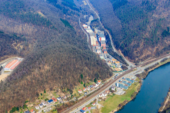 Vue aérienne de Rue Gammersbache avec les usines Scherer Rp GmbH, Catalent Germany Eberbach GmbH et Gelita AG à Eberbach dans le département Bade-Wurtemberg, Allemagne