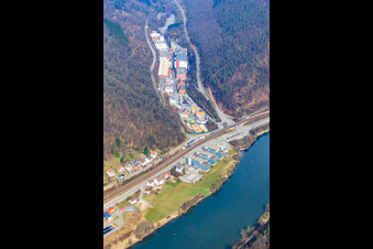 Vue aérienne de Rue Gammersbache avec les usines Scherer Rp GmbH, Catalent Germany Eberbach GmbH et Gelita AG à Eberbach dans le département Bade-Wurtemberg, Allemagne