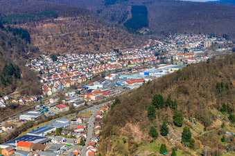 Vue aérienne de Zone industrielle sur l'Itter à Eberbach dans le département Bade-Wurtemberg, Allemagne