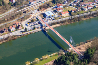 Vue aérienne de Pont Nekar Zwingenberg à Zwingenberg dans le département Bade-Wurtemberg, Allemagne