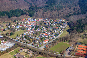Vue aérienne de À Mittelberg à Zwingenberg dans le département Bade-Wurtemberg, Allemagne