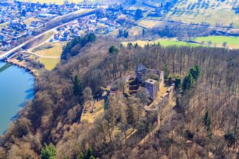 Vue aérienne de Ruines du château de Minneburg à le quartier Neckarkatzenbach in Neunkirchen dans le département Bade-Wurtemberg, Allemagne
