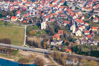Vue aérienne de Château de Neubourg à le quartier Neckarelz in Mosbach dans le département Bade-Wurtemberg, Allemagne