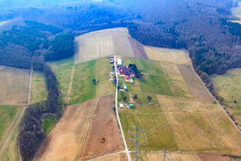 Vue aérienne de Manoir Wüsthäuser à Hüffenhardt dans le département Bade-Wurtemberg, Allemagne