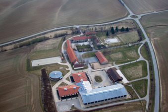 Vue aérienne de Club de cavaliers d'Oberbiegelhof à le quartier Obergimpern in Bad Rappenau dans le département Bade-Wurtemberg, Allemagne