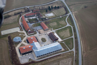 Vue aérienne de Club de cavaliers d'Oberbiegelhof à le quartier Obergimpern in Bad Rappenau dans le département Bade-Wurtemberg, Allemagne