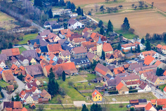 Vue aérienne de Église vaudoise à le quartier Großvillars in Oberderdingen dans le département Bade-Wurtemberg, Allemagne