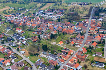 Vue aérienne de Rue Freudensteiner à le quartier Großvillars in Oberderdingen dans le département Bade-Wurtemberg, Allemagne