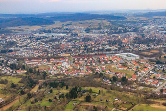 Vue aérienne de Tas de scories de cuivre à le quartier Gölshausen in Bretten dans le département Bade-Wurtemberg, Allemagne