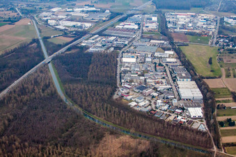 Vue aérienne de Zone industrielle de Greschbachstraße à le quartier Grötzingen in Karlsruhe dans le département Bade-Wurtemberg, Allemagne