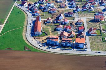 Sur la haute piste à Kandel dans le département Rhénanie-Palatinat, Allemagne vu d'un drone