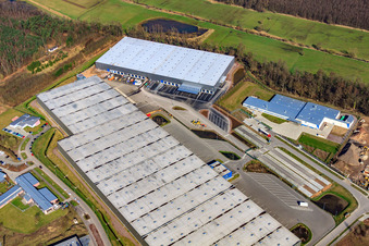 Vue oblique de Parc industriel de Horst, groupe logistique ZUFALL et groupe STS à le quartier Minderslachen in Kandel dans le département Rhénanie-Palatinat, Allemagne