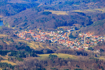 Vue aérienne de Village dans la forêt du Palatinat à Silz dans le département Rhénanie-Palatinat, Allemagne
