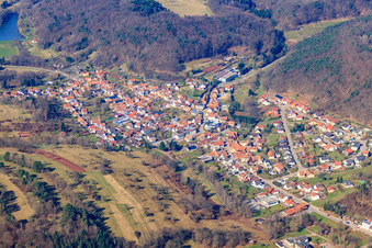 Vue aérienne de Village dans la forêt du Palatinat à Silz dans le département Rhénanie-Palatinat, Allemagne