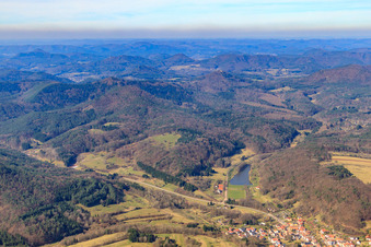 Vue aérienne de Lac Silzer à Klingbach à Silz dans le département Rhénanie-Palatinat, Allemagne