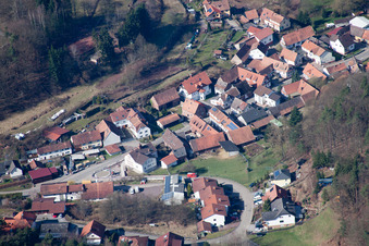 Vue aérienne de Vue sur le village à Darstein dans le département Rhénanie-Palatinat, Allemagne