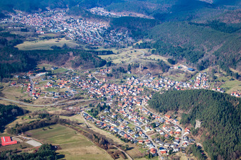 Vue aérienne de Tour Heger à Erfweiler dans le département Rhénanie-Palatinat, Allemagne