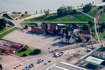 Vue aérienne de Usines chimiques sur le Rhin à Lauterbourg dans le département Bas Rhin, France