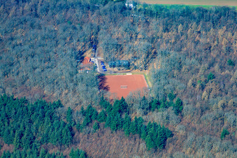 Vue aérienne de Terrain de football SV Erlenbrunn à le quartier Erlenbrunn in Pirmasens dans le département Rhénanie-Palatinat, Allemagne