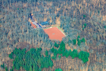 Vue aérienne de Terrain de football SV Erlenbrunn à le quartier Erlenbrunn in Pirmasens dans le département Rhénanie-Palatinat, Allemagne