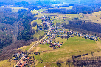 Vue aérienne de Vue du village depuis le nord à le quartier Hochstellerhof in Trulben dans le département Rhénanie-Palatinat, Allemagne