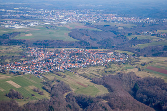 Vue aérienne de Champs agricoles et terres agricoles à Vinningen dans le département Rhénanie-Palatinat, Allemagne