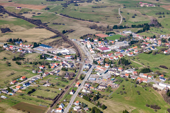 Vue aérienne de Petit-Réderching à Petit-Réderching dans le département Moselle, France