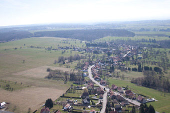 Vue aérienne de Champs agricoles et terres agricoles à Struth dans le département Bas Rhin, France